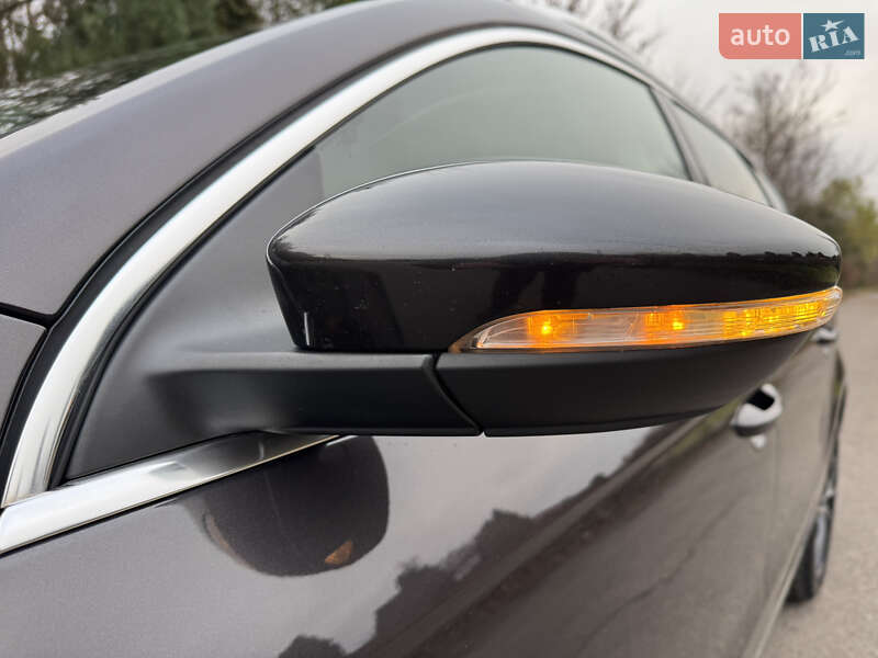 Універсал Volkswagen Passat 2012 в Рівному