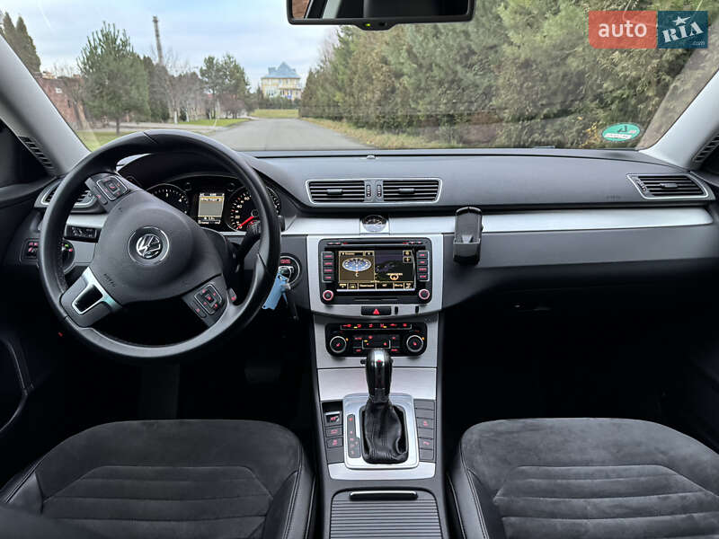 Універсал Volkswagen Passat 2012 в Рівному