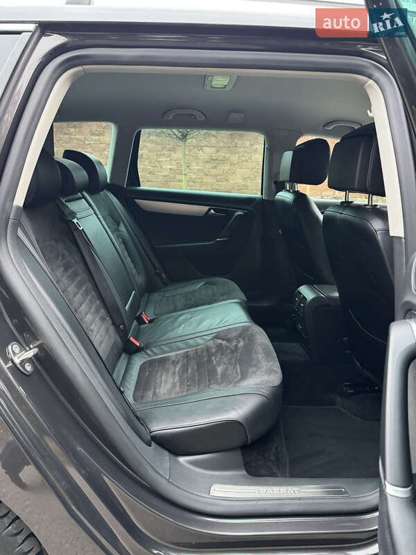 Універсал Volkswagen Passat 2012 в Рівному
