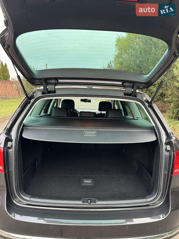 Універсал Volkswagen Passat 2012 в Рівному