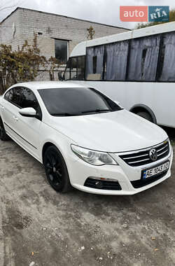 Седан Volkswagen Passat 2010 в Днепре