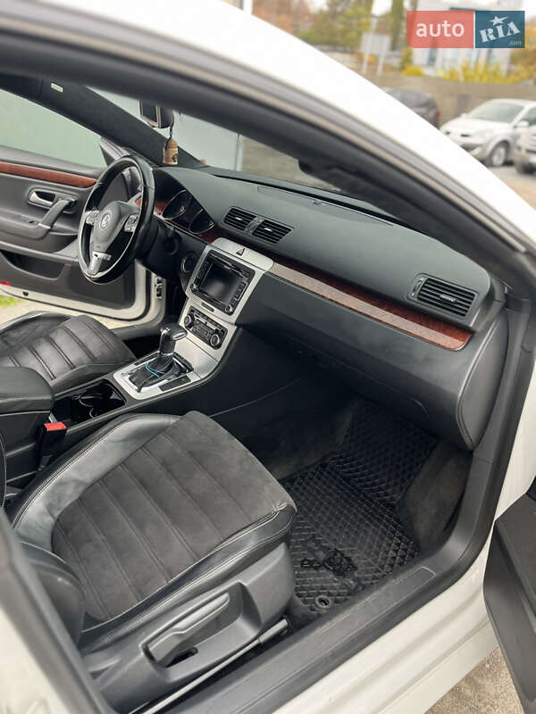 Седан Volkswagen Passat 2010 в Днепре