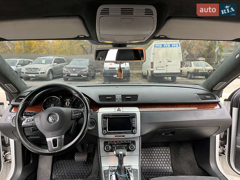 Седан Volkswagen Passat 2010 в Днепре