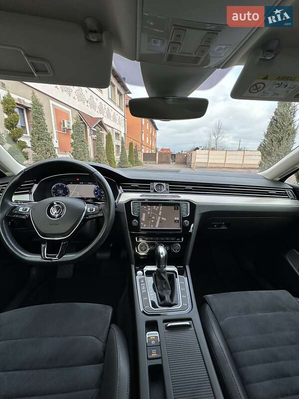 Седан Volkswagen Passat 2016 в Стрые