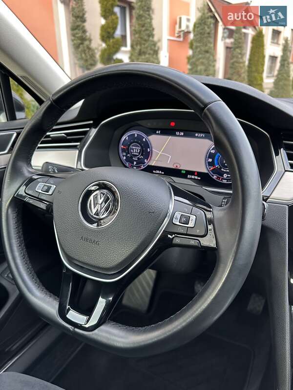 Седан Volkswagen Passat 2016 в Стрые
