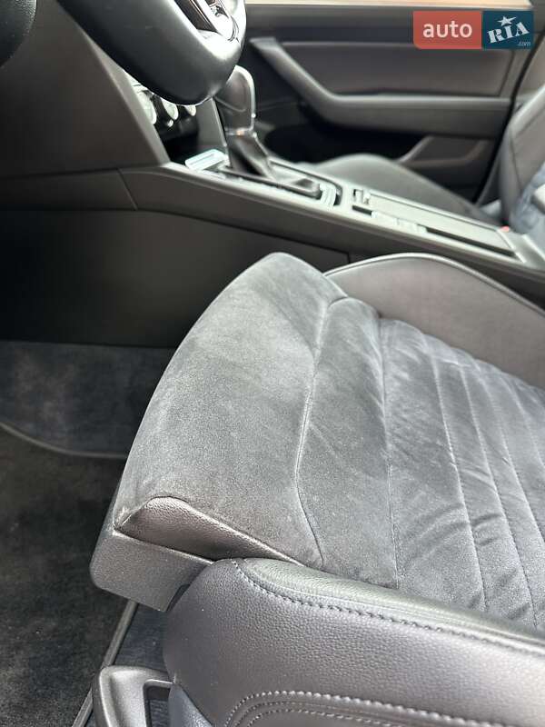 Седан Volkswagen Passat 2016 в Стрые