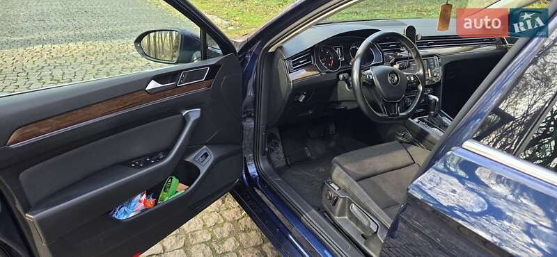 Універсал Volkswagen Passat 2015 в Чернівцях