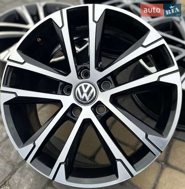 Універсал Volkswagen Passat 2015 в Чернівцях