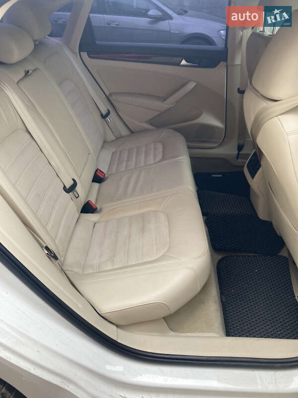 Седан Volkswagen Passat 2013 в Одессе