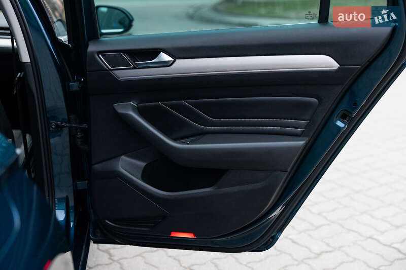 Универсал Volkswagen Passat 2021 в Луцке