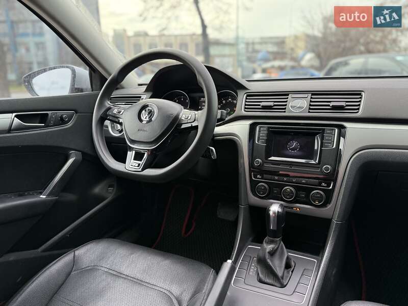 Седан Volkswagen Passat 2016 в Киеве