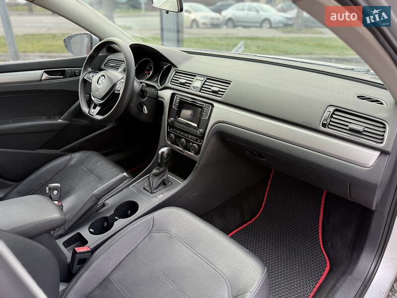 Седан Volkswagen Passat 2016 в Киеве