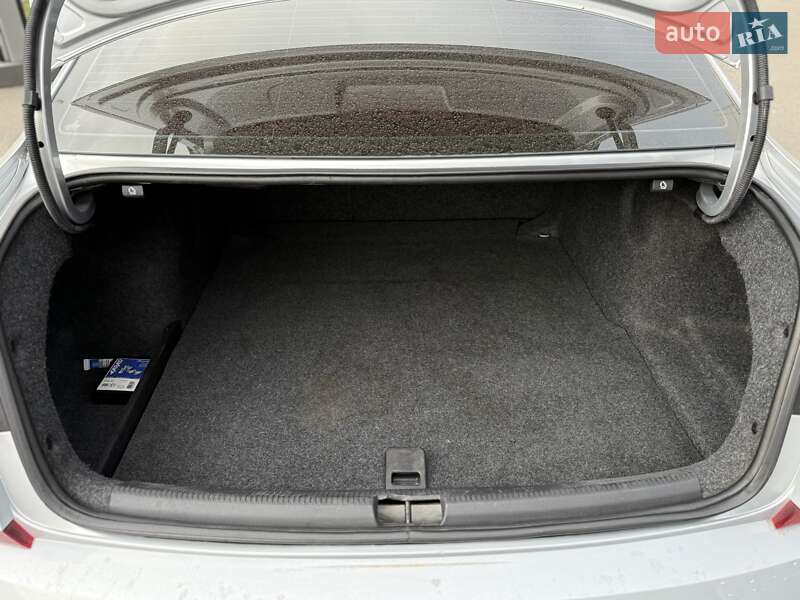 Седан Volkswagen Passat 2016 в Киеве