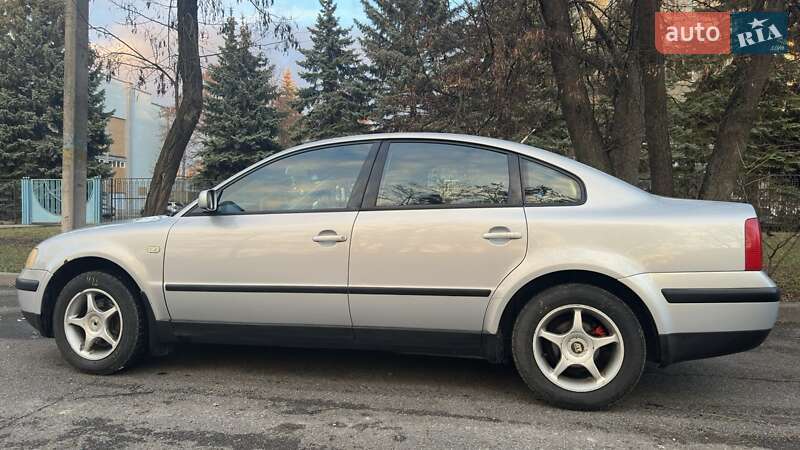 Седан Volkswagen Passat 1999 в Харькове