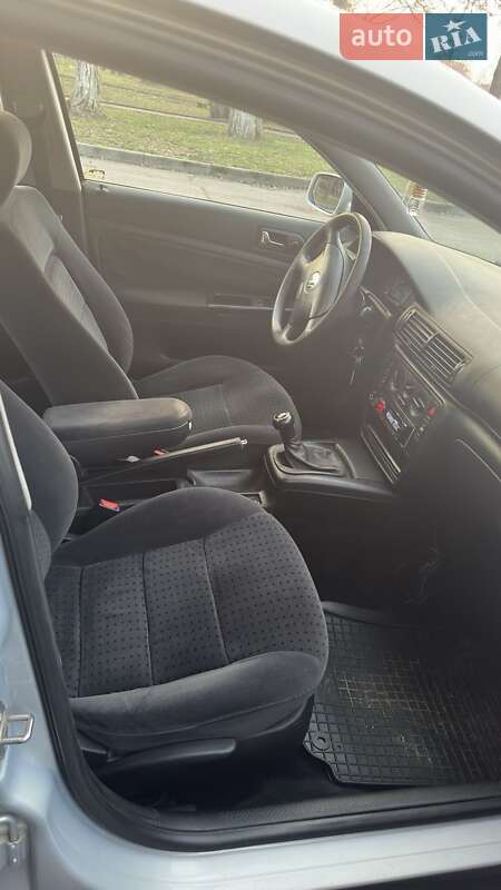 Седан Volkswagen Passat 1999 в Харькове