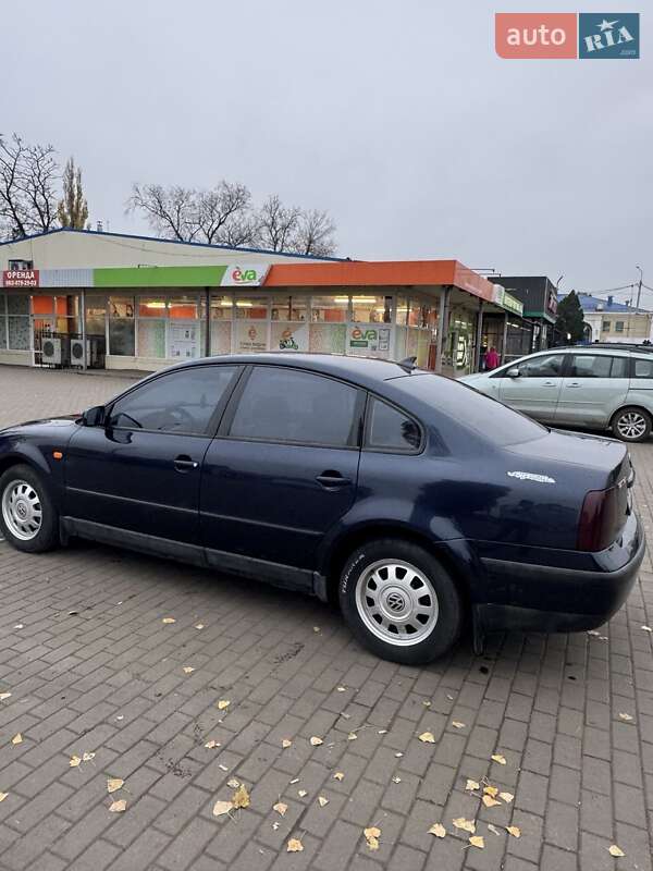 Седан Volkswagen Passat 1996 в Славянске