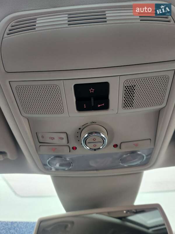 Универсал Volkswagen Passat 2013 в Киеве