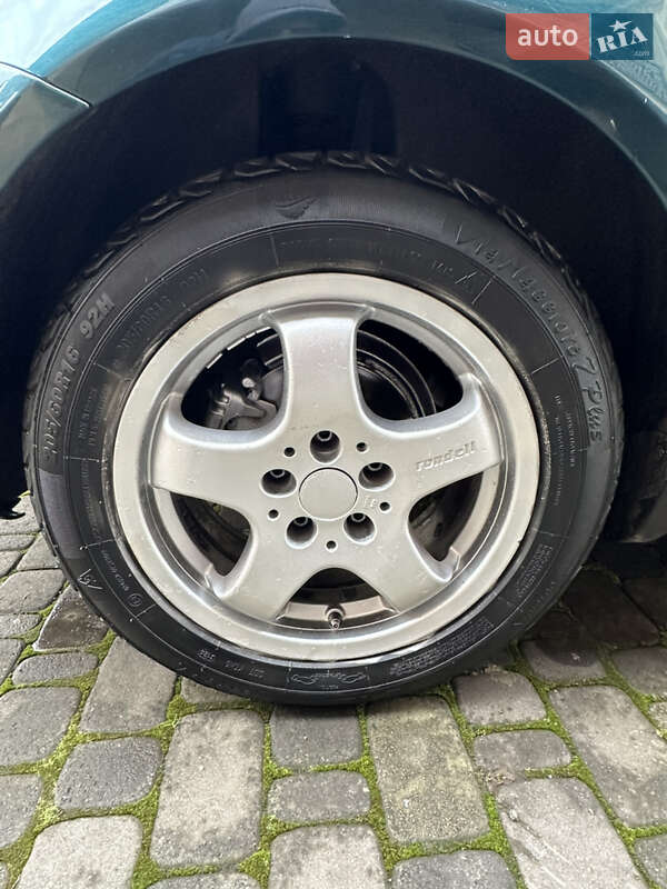 Седан Volkswagen Passat 2003 в Черновцах