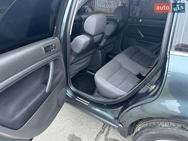 Седан Volkswagen Passat 2004 в Брусилове