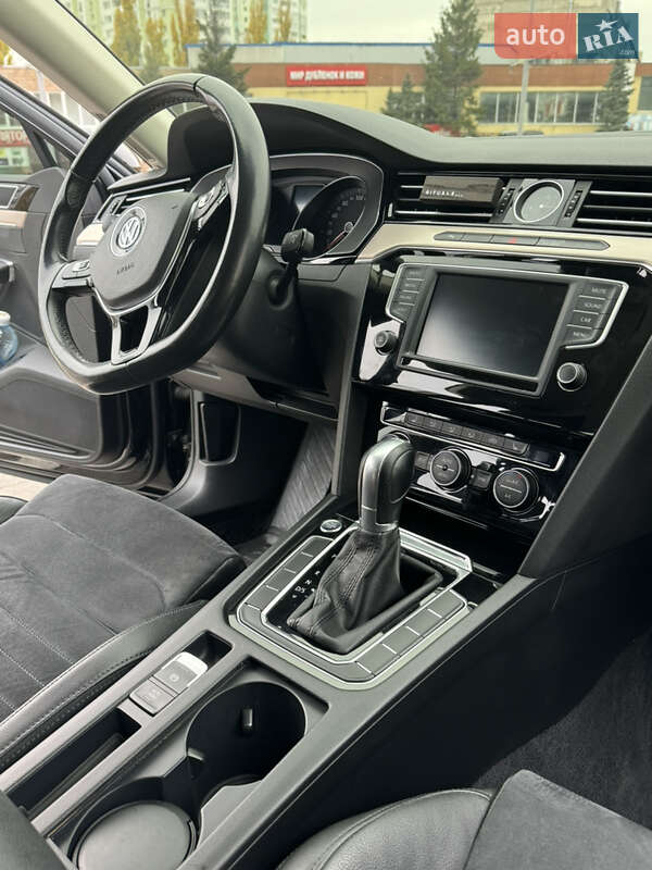 Седан Volkswagen Passat 2017 в Харькове