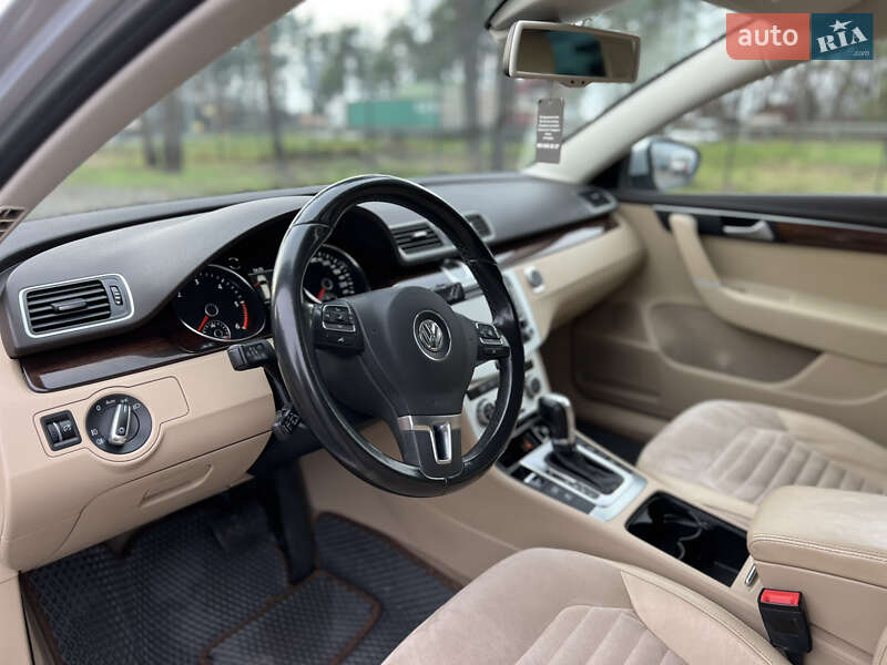 Універсал Volkswagen Passat 2013 в Бродах