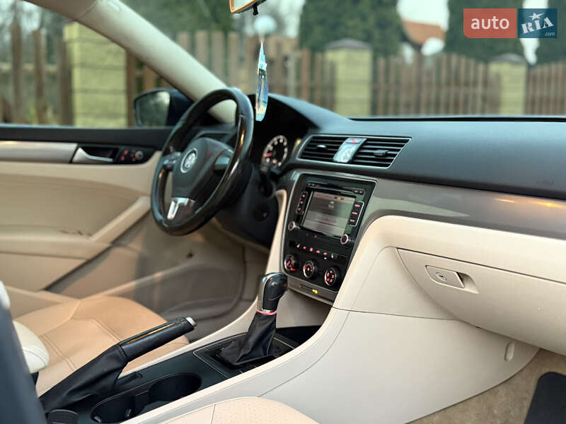 Седан Volkswagen Passat 2015 в Днепре