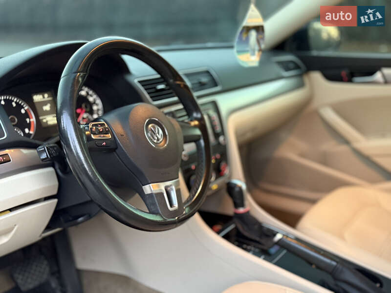 Седан Volkswagen Passat 2015 в Днепре