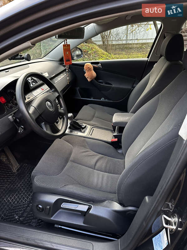 Седан Volkswagen Passat 2005 в Ивано-Франковске