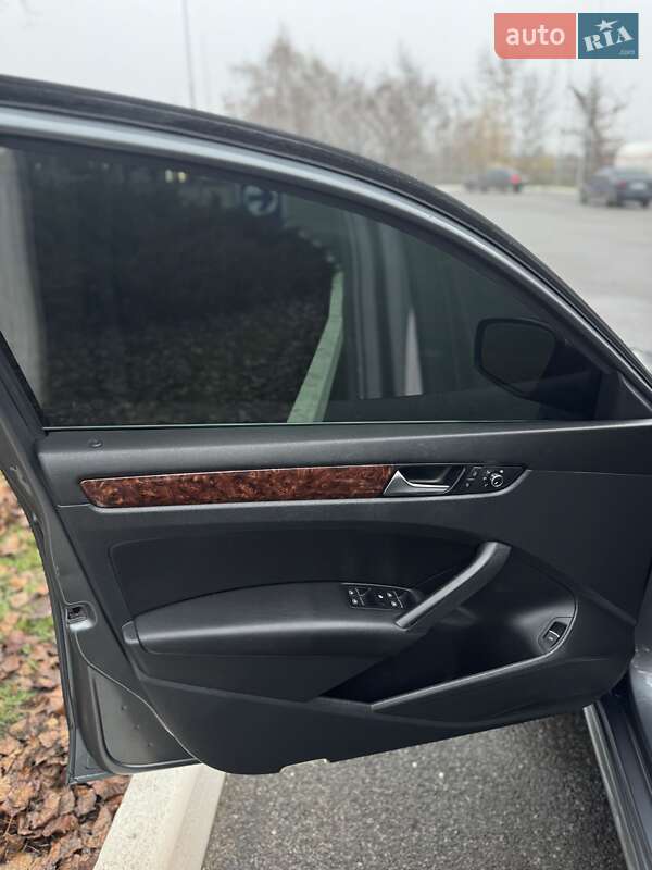 Седан Volkswagen Passat 2014 в Павлограде