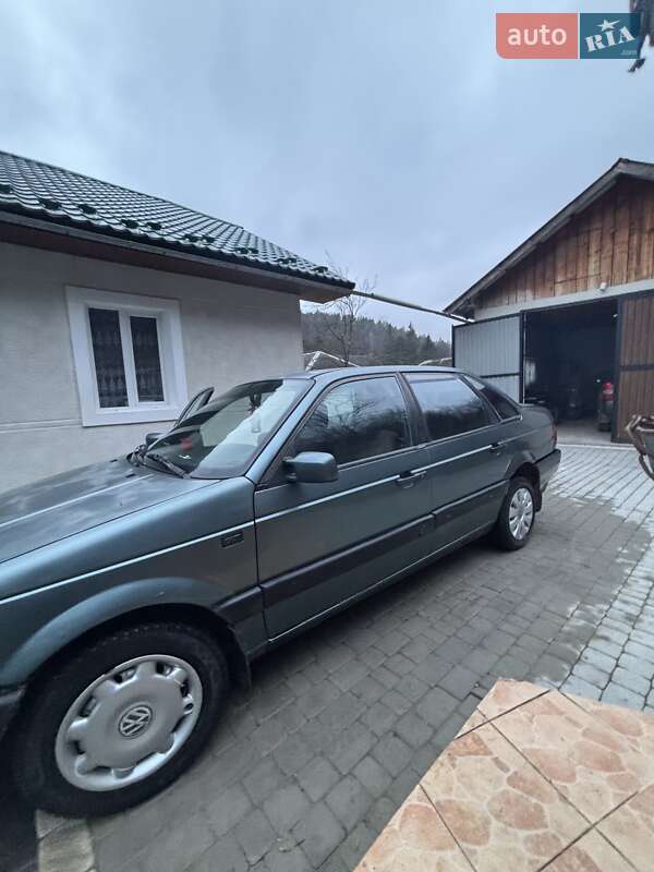 Седан Volkswagen Passat 1989 в Ивано-Франковске