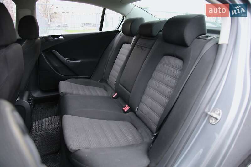 Седан Volkswagen Passat 2005 в Харкові