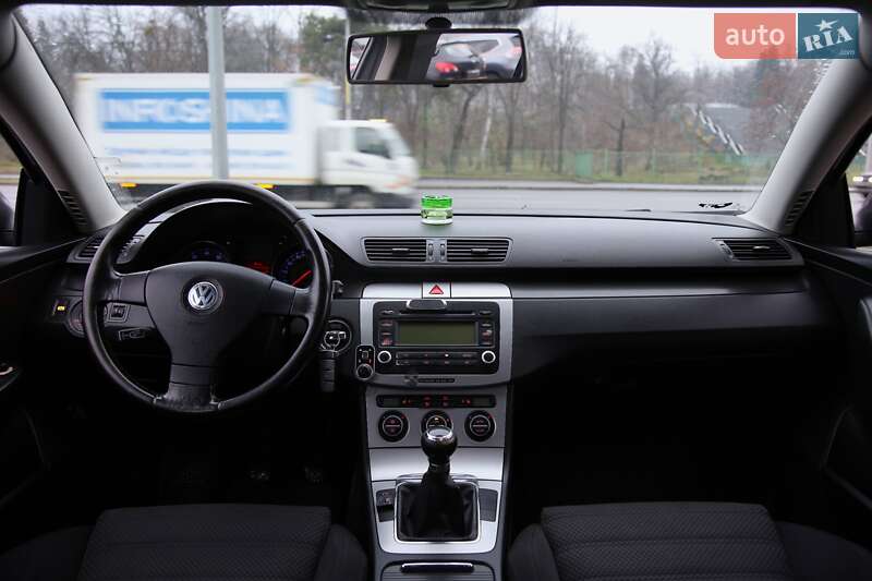 Седан Volkswagen Passat 2005 в Харкові