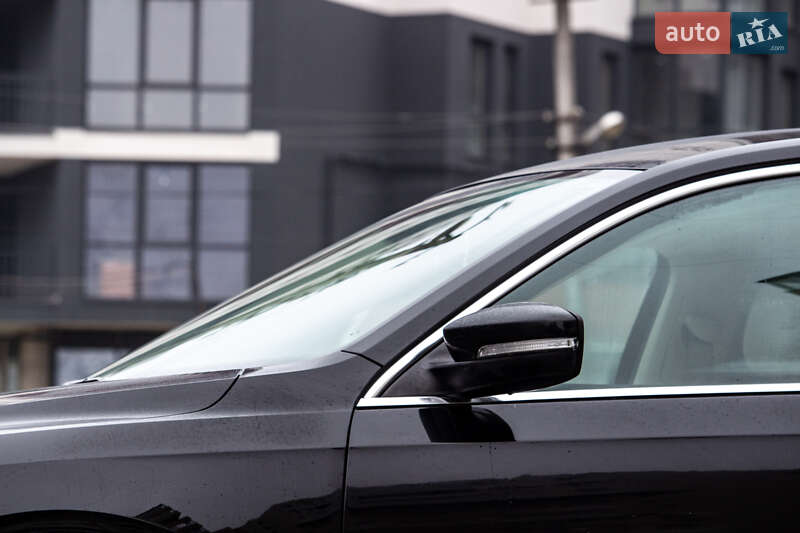 Седан Volkswagen Passat 2013 в Львові