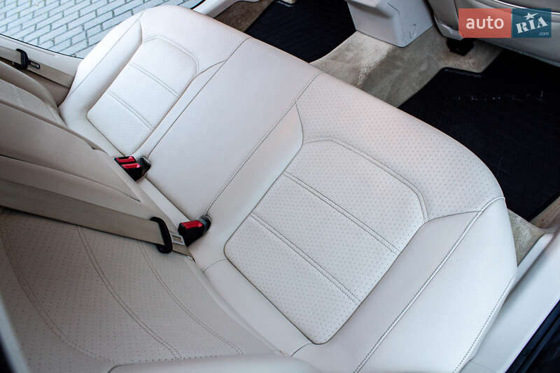 Седан Volkswagen Passat 2013 в Львові