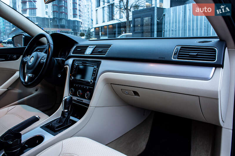 Седан Volkswagen Passat 2013 в Львові