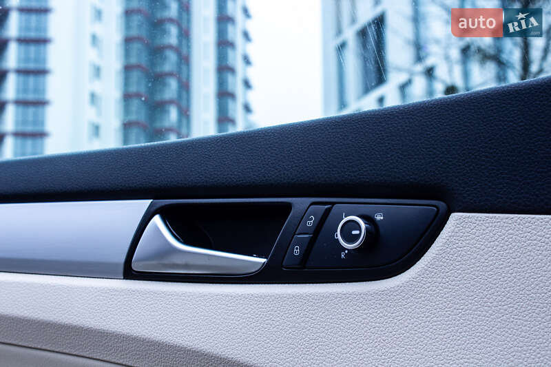 Седан Volkswagen Passat 2013 в Львові