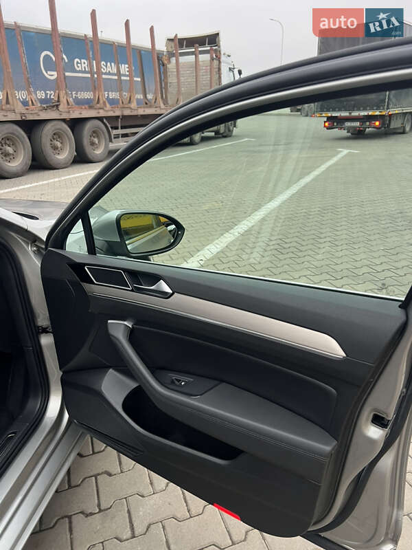 Универсал Volkswagen Passat 2016 в Луцке фото 16 Универсал Volkswagen Passat 2016 в Луцке