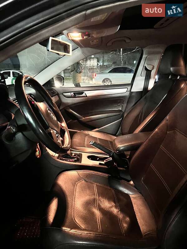 Седан Volkswagen Passat 2013 в Ровно
