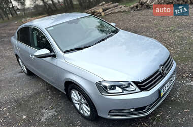 Седан Volkswagen Passat 2013 в Києві