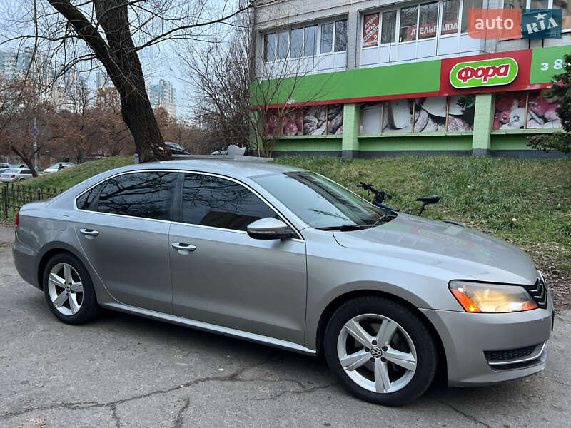 Седан Volkswagen Passat 2012 в Киеве