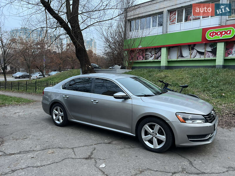 Седан Volkswagen Passat 2012 в Киеве