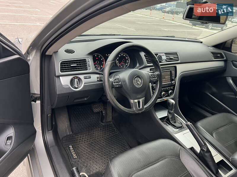 Седан Volkswagen Passat 2012 в Киеве