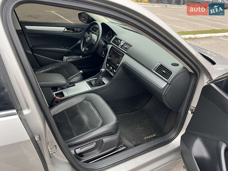Седан Volkswagen Passat 2012 в Киеве