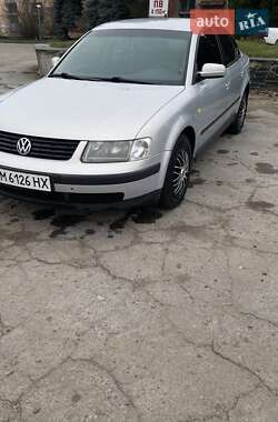 Седан Volkswagen Passat 1998 в Житомире