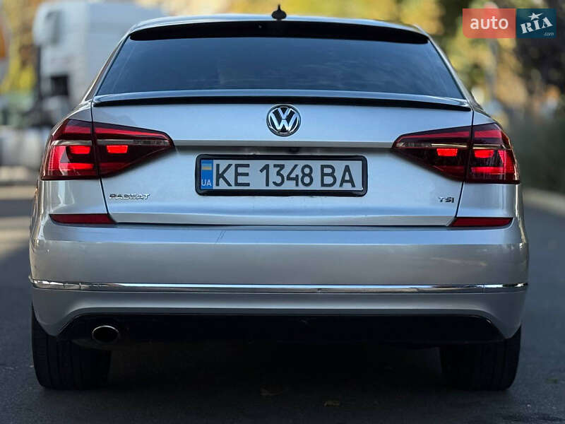 Седан Volkswagen Passat 2018 в Днепре