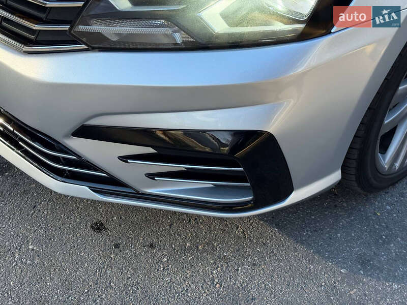 Седан Volkswagen Passat 2018 в Днепре