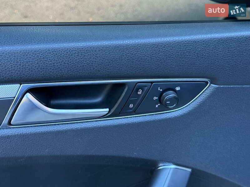 Седан Volkswagen Passat 2018 в Днепре