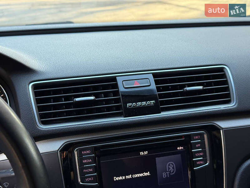 Седан Volkswagen Passat 2018 в Днепре