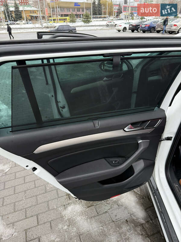 Универсал Volkswagen Passat 2017 в Львове