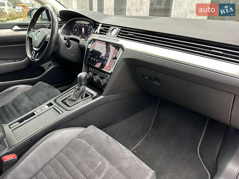 Универсал Volkswagen Passat 2019 в Львове